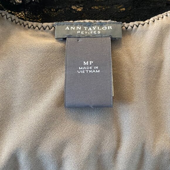 Ann Taylor Women's Black Lace Beaded Cap Sleeve Top Lined K6 - Picture 4 of 4